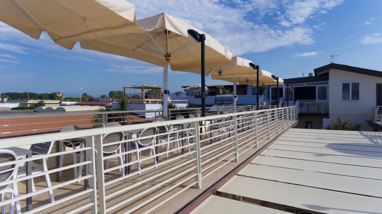 Hotel Delfino Marina Di Carrara Exterior photo